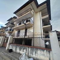 Graziosa Mansarda In Parco Privato Zona Centrale