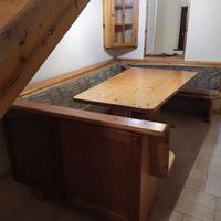 tavolo in legno con panche