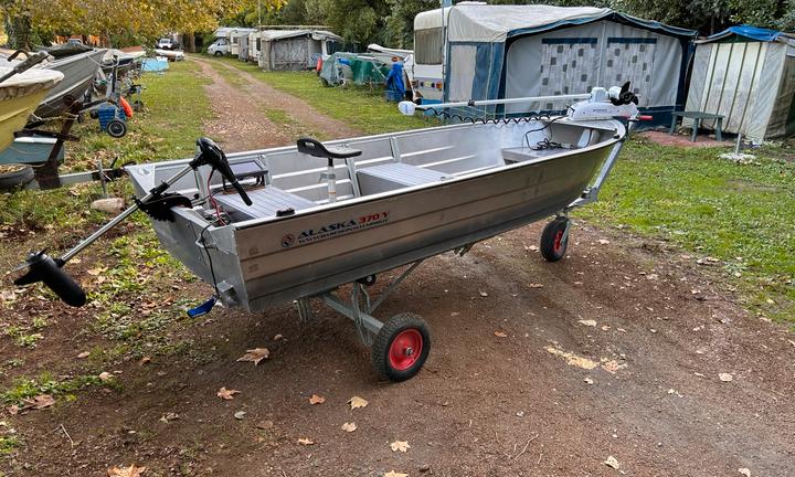 Alaska 370 Yukon bass boat