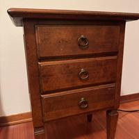 Comò e comodini in legno massello