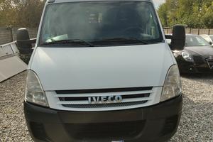 Iveco Daily 35.S10 anno 2010 con cassone fisso