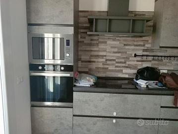 cucina completa di elettrodomestici 