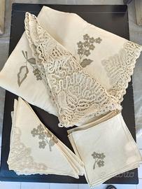 TOVAGLIA LINO PIZZO CANTU' CON RICAMI ANNI 50