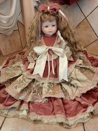 Bambola in porcellana