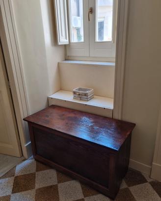Piccola graziosa cassapanca in legno artigianale
