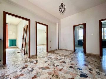 Casa indipendente di 276 m² con più di 5 locali a 