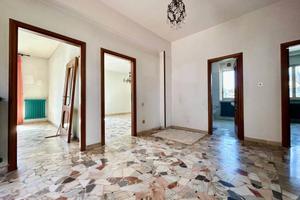 Casa indipendente di 276 m² con più di 5 locali a 