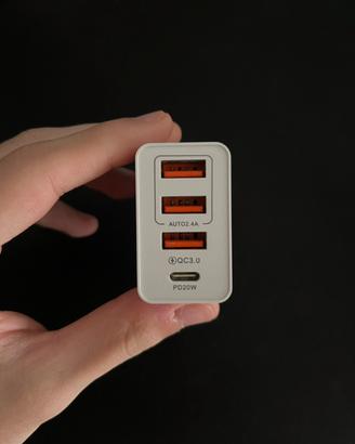Caricabatterie 3 USB-A + 1 USB-C PD20W