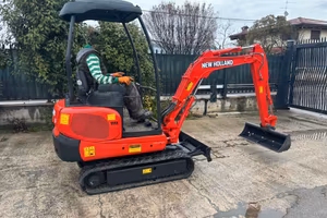 E166 Mini escavatore New Holland 15 q