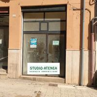 Via Manzoni Magazzino 28 Mq Con Bagno