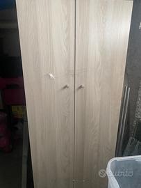 Armadietto in legno truciolato