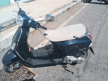 vespa Piaggio LX 125 nero