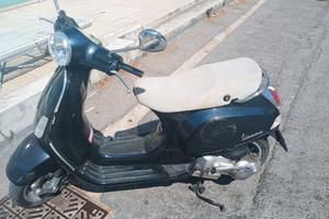 vespa Piaggio LX 125 nero