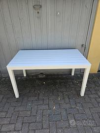 Tavolo in plastica