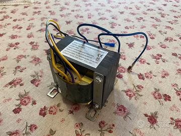 TRASFORMATORE (0-100/0-230)V OUTPUT 200 V