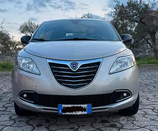 Lancia ypsilon  B E L L I S S I M A