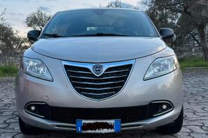 Lancia ypsilon  B E L L I S S I M A