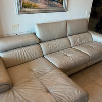 Divano con penisola e relax