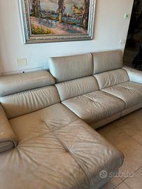 Divano con penisola e relax