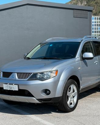 Mitsubishi outlander 7posti 4x4