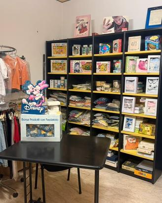 Vestiti e giocattoli  per bambini