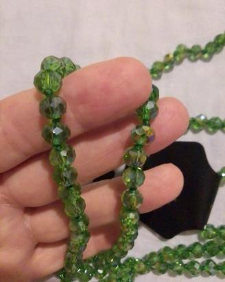 collana lunga con perline verdi in vetro