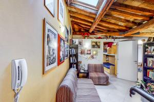 BILOCALE AL PIANO RIALZATO COMPLETAMENTE RISTRUTTU