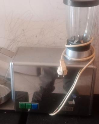 Macchina trita ghiaccio e frullino per frappe