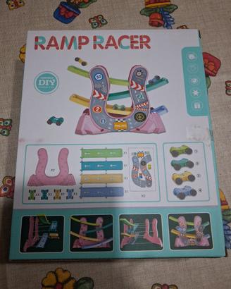 giocattolo RAMP RACER con pista e scivolo 3+