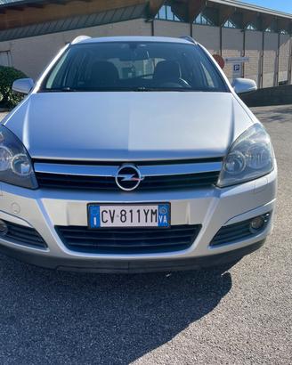 Opel Astra 1.6 16V Twinport 5 porte Cosmo