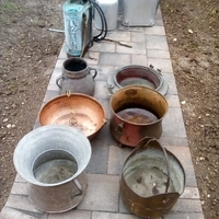 Mestoli in alluminio contenitori vari e vasi rame