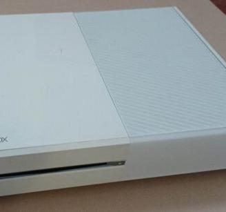 XBOX ONE - CONSOLE CON CAVI E PAD -