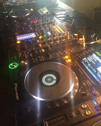 Pioneer CDJ2000 Nexsus + mixer