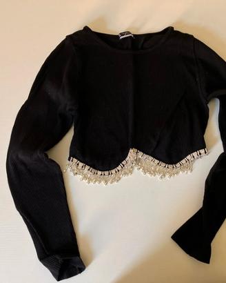 Crop top Zara nero a costine con frange di strass