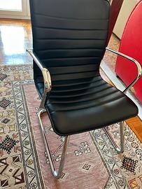 Poltroncina nero e metallo