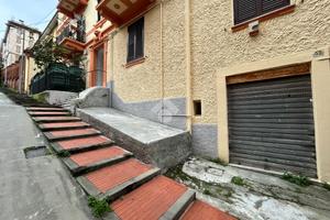 MAGAZZINO A LA SPEZIA