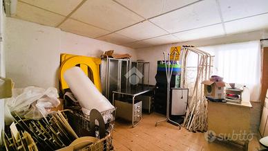 MAGAZZINO A BORGO VIRGILIO
