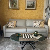 Divano in pelle mai usato