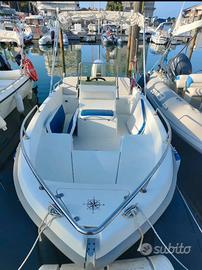 Barca con motore Honda 40/70 cv