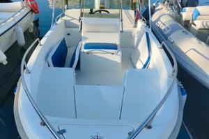 Barca con motore Honda 40/70 cv