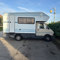 Camper d'epoca Reno traffic