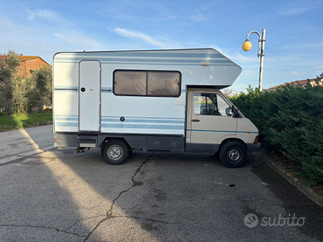 Camper d'epoca Reno traffic