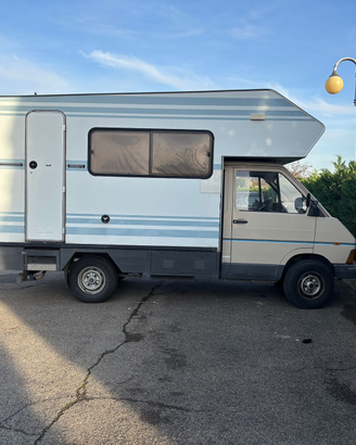 Camper d'epoca Reno traffic