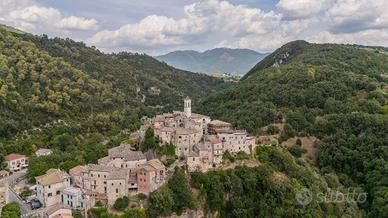 Casa indipendente di 400 m² con più di 5 locali a 