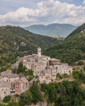 Casa indipendente di 400 m² con più di 5 locali a 