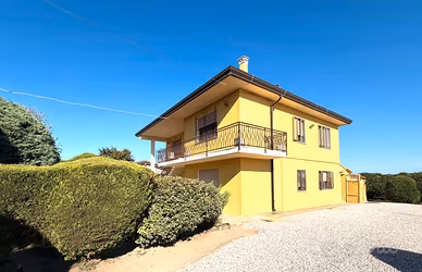 Cavarzere: 124b: casa singola con due appartamenti