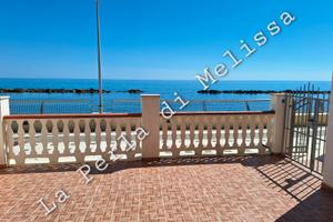 Appartamento sul mare a Torre Melissa