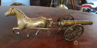 BRONZO Cavallo con cannone al traino 33cm