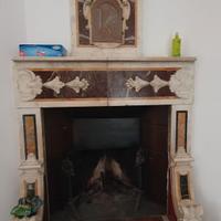 Caminetto antico