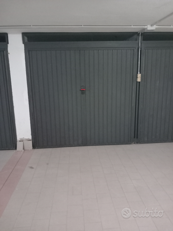 Garage zona carpi